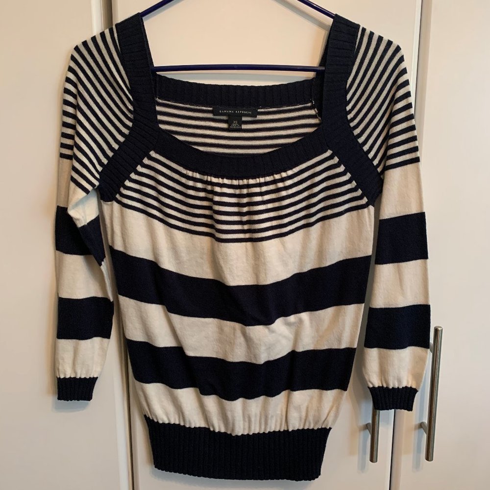 Banana Republic long sleeve knit top